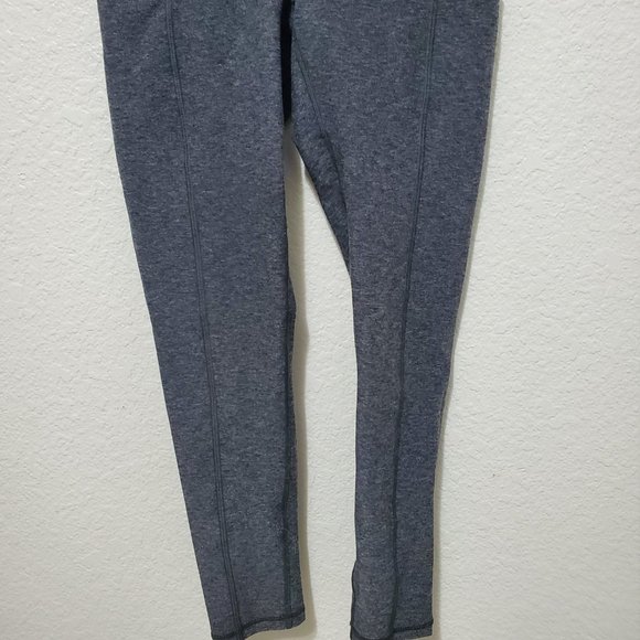 The North Face Motivation Hi-Rise Pocket 7/8 Tight Gray leggings - Picture 2 of 11